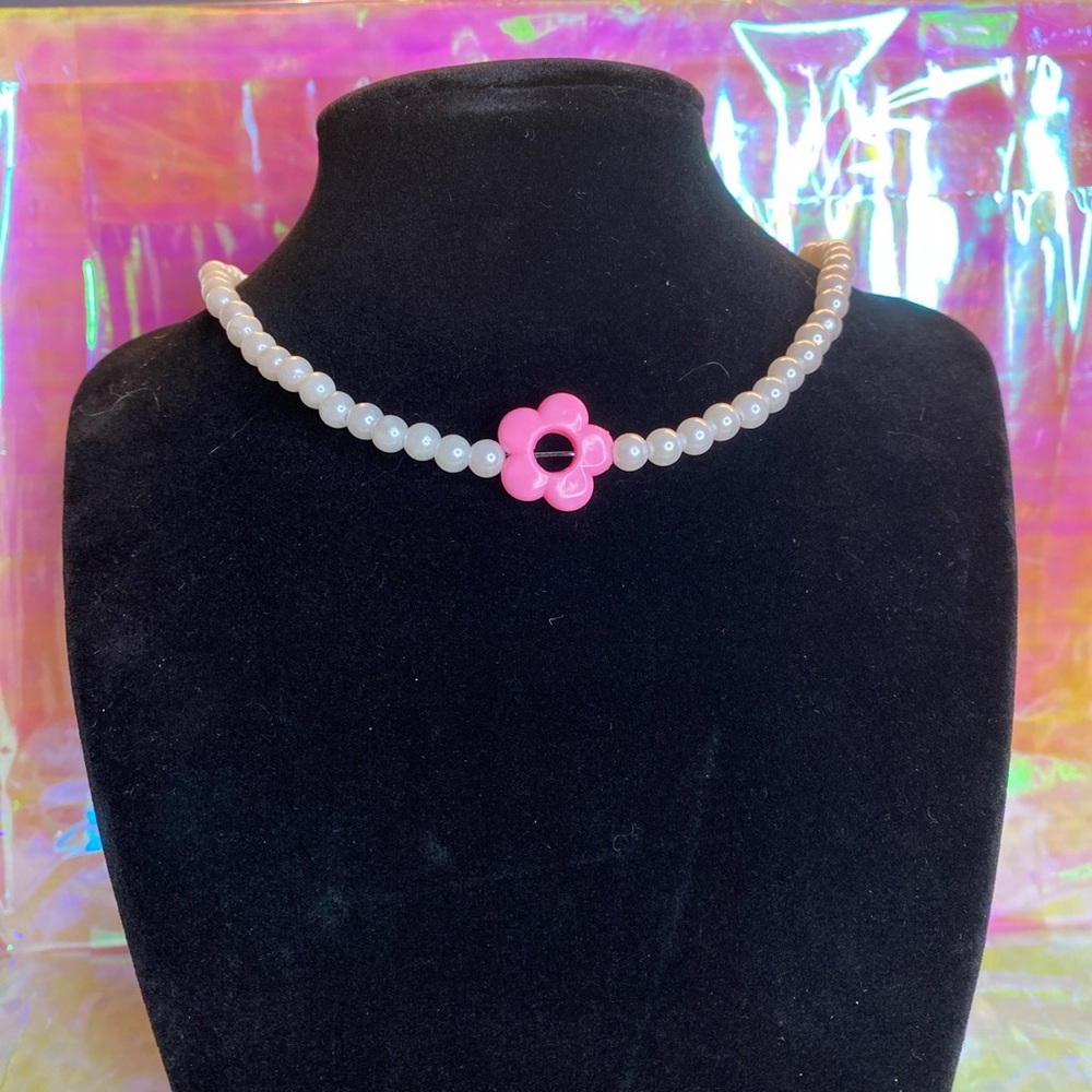 Pearl flower necklace.🧚🏼‍♀️